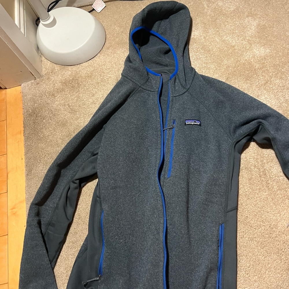 Patagonia Men's Dark Gray Jacket with Blue Trim